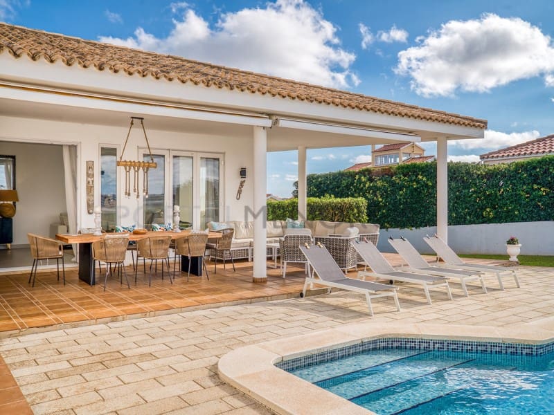 4 soveværelse Villa til salg i Cala Llonga - € 1.400.000 (Ref: 9500496)