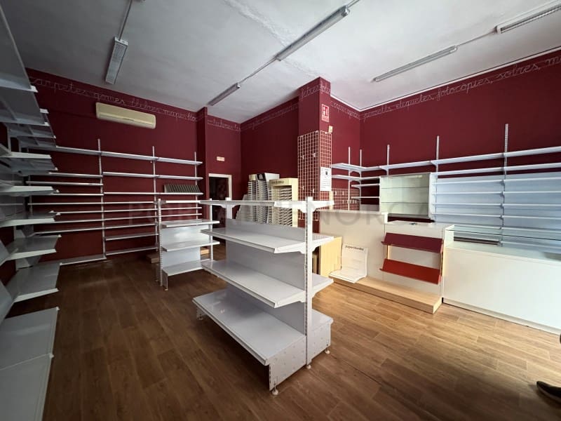Kaupallinen myytävänä paikassa Mahon / Mao - 165 000 € (Ref: 9631573)