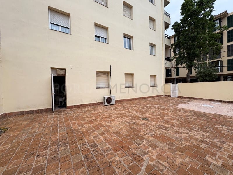 Kaupallinen myytävänä paikassa Mahon / Mao - 165 000 € (Ref: 9631573)