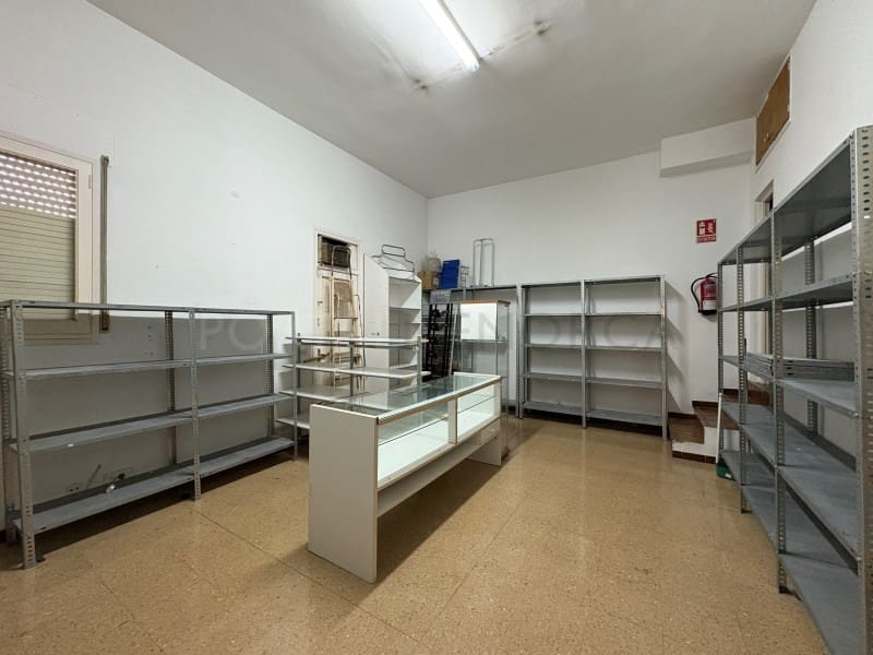 Kaupallinen myytävänä paikassa Mahon / Mao - 165 000 € (Ref: 9631573)