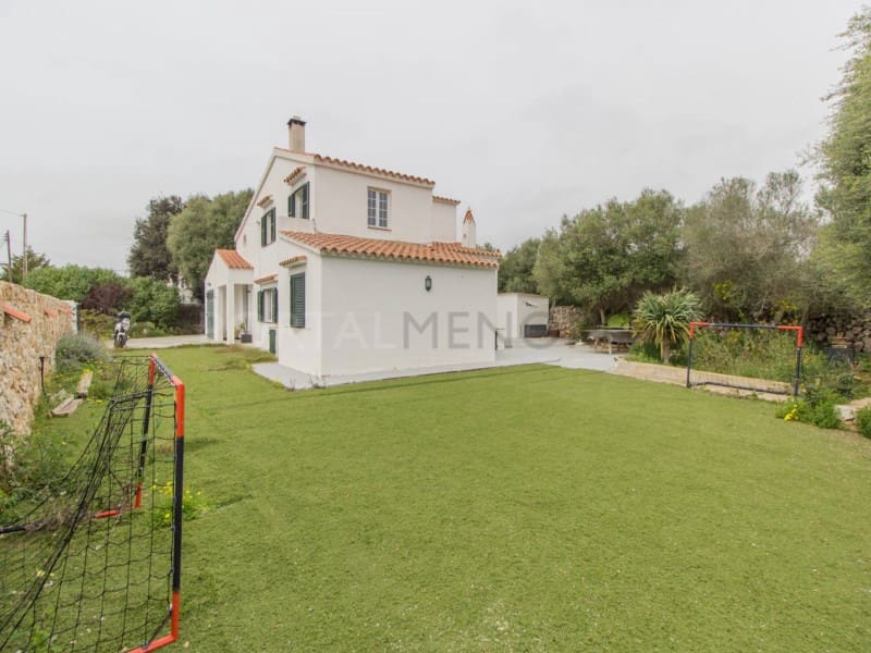 5 bedroom Villa for sale in Trebaluger with garage - € 690,000 (Ref: 9631606)