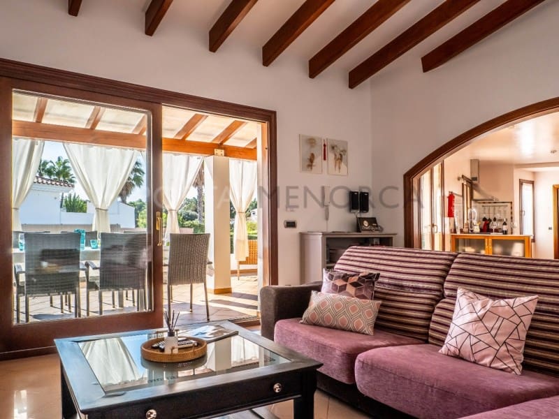 4 sovrum Villa till salu i Cala Blanca med pool garage - 1 330 000 € (Ref: 9631608)