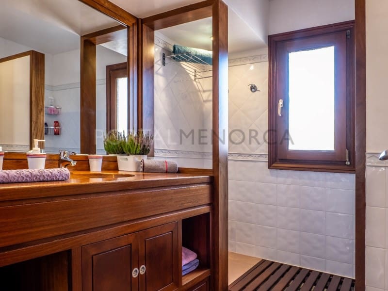 4 sovrum Villa till salu i Cala Blanca med pool garage - 1 330 000 € (Ref: 9631608)