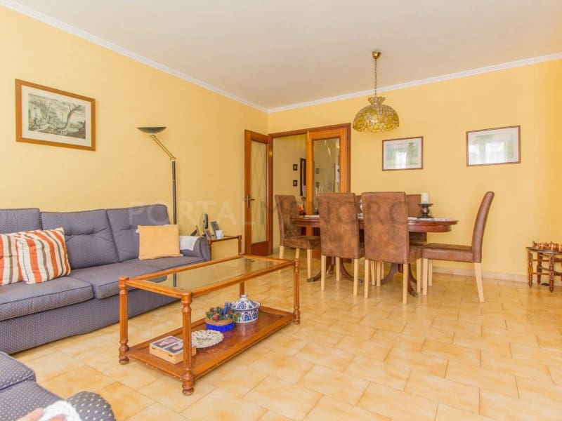 3 makuuhuone Asunto myytävänä paikassa Es Castell - 384 000 € (Ref: 9631654)