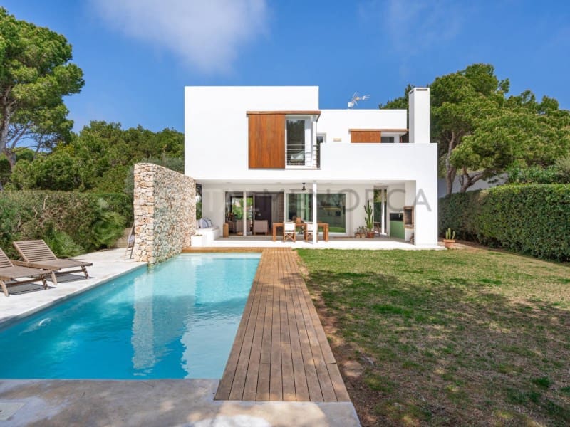 4 bedroom Villa for sale in Cala Morell with pool garage - € 1,650,000 (Ref: 9631717)