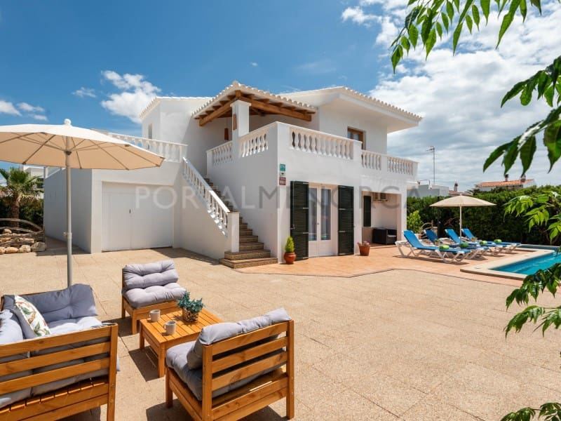 4 sovrum Villa till salu i Cala Blanca med pool - 1 260 000 € (Ref: 9631734)