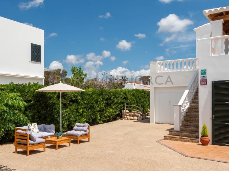 4 sovrum Villa till salu i Cala Blanca med pool - 1 260 000 € (Ref: 9631734)