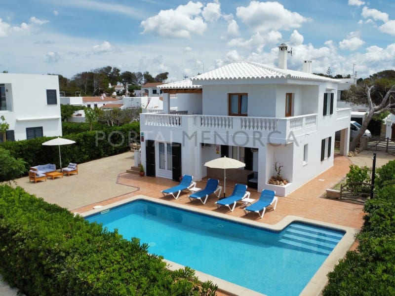 4 sovrum Villa till salu i Cala Blanca med pool - 1 260 000 € (Ref: 9631734)