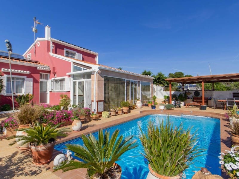 4 slaapkamer Villa te koop in Binibeca met zwembad garage - € 995.000 (Ref: 9634399)