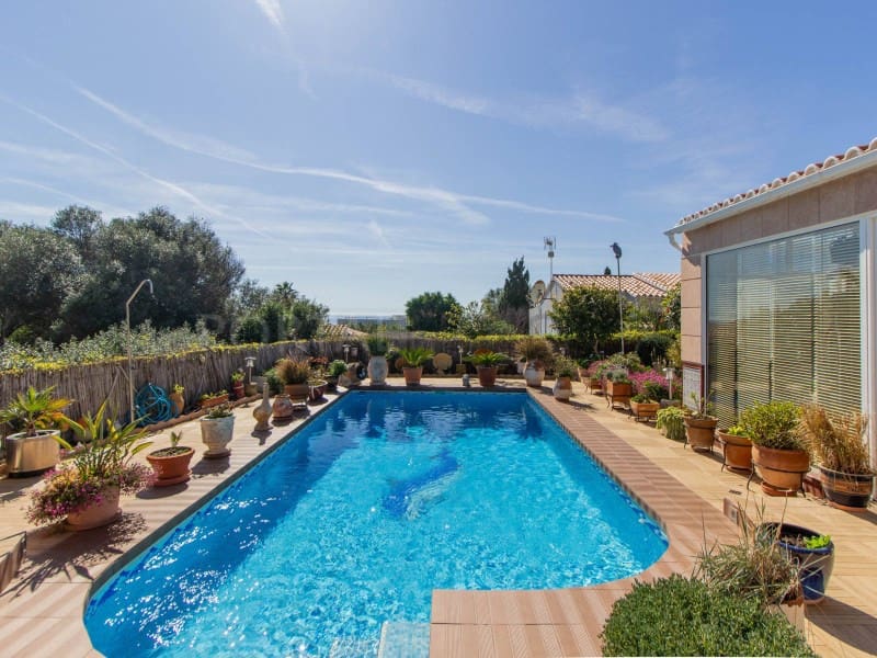 4 slaapkamer Villa te koop in Binibeca met zwembad garage - € 995.000 (Ref: 9634399)