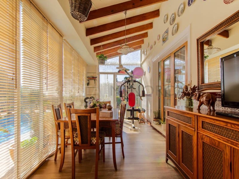 4 slaapkamer Villa te koop in Binibeca met zwembad garage - € 995.000 (Ref: 9634400)