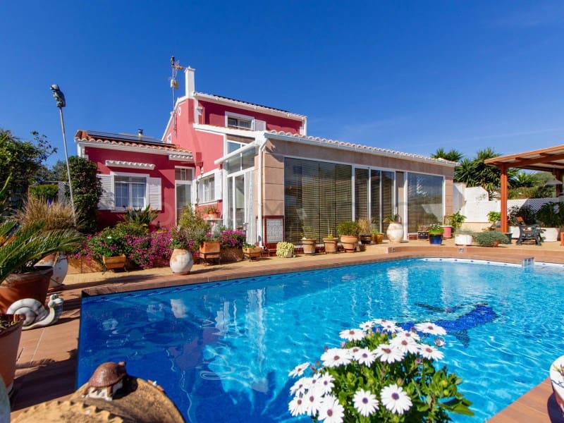 4 slaapkamer Villa te koop in Binibeca met zwembad garage - € 995.000 (Ref: 9634400)