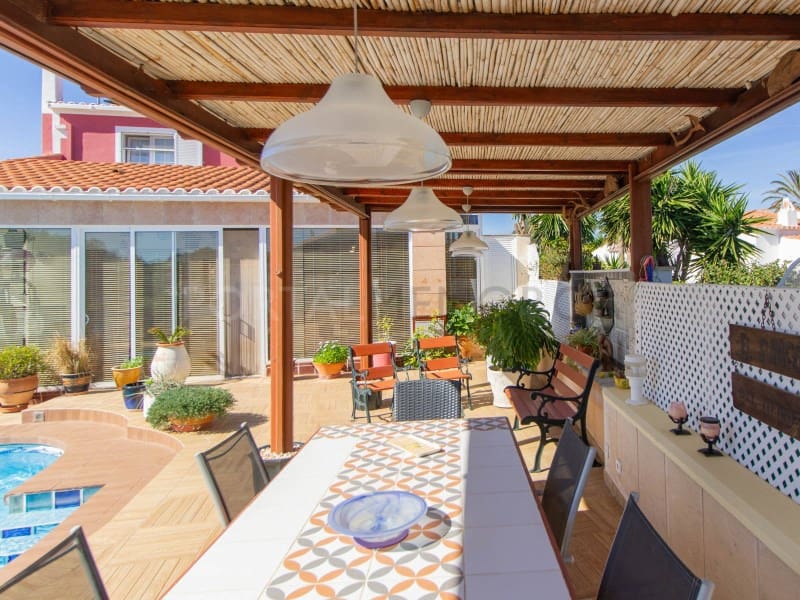 4 slaapkamer Villa te koop in Binibeca met zwembad garage - € 995.000 (Ref: 9634400)