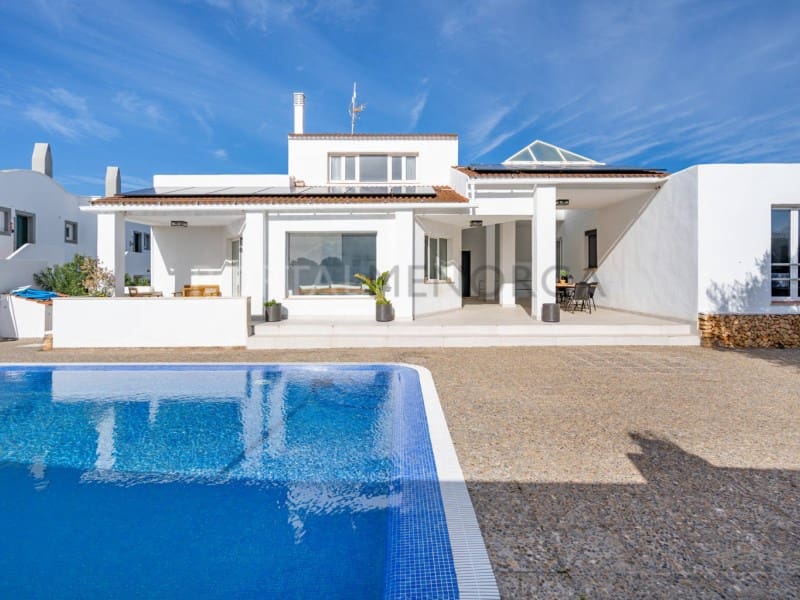 4 bedroom Villa for sale in Cala'n Blanes with pool - € 895,000 (Ref: 9639358)