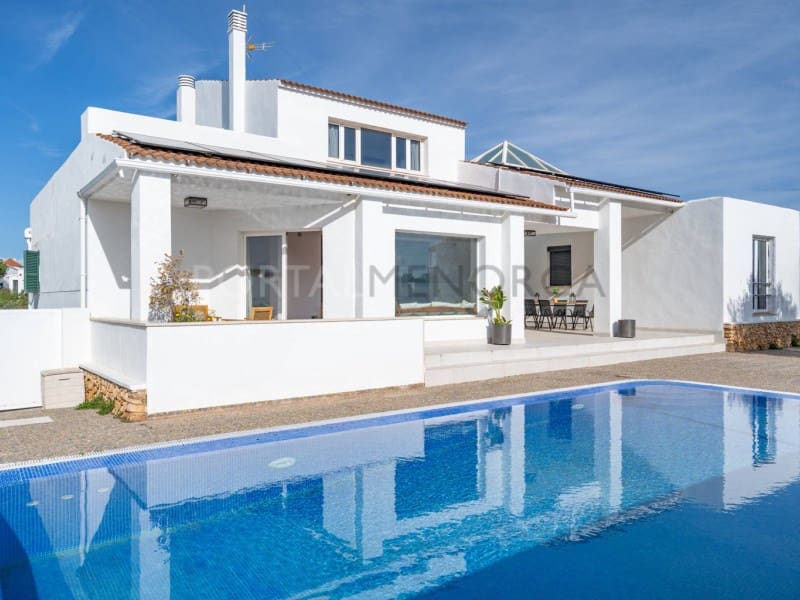 4 bedroom Villa for sale in Cala'n Blanes with pool - € 895,000 (Ref: 9639358)