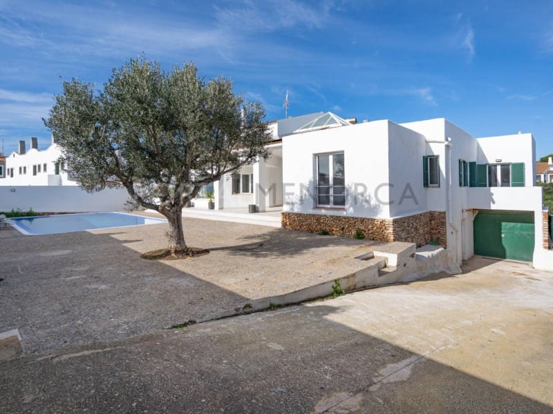 4 bedroom Villa for sale in Cala'n Blanes with pool - € 895,000 (Ref: 9639358)