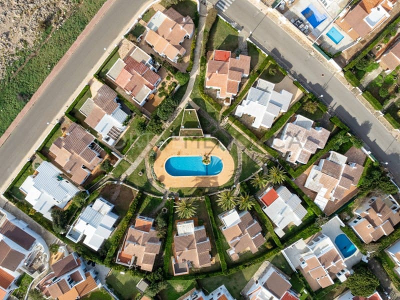 3 makuuhuone Huvila myytävänä paikassa Cap d'Artruix mukana 
autotalli - 590 000 € (Ref: 9639360)