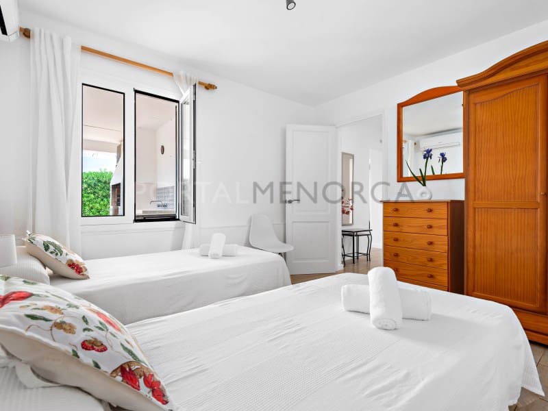 Chalet de 4 habitaciones en Cala Blanca en venta con piscina - 1.260.000 € (Ref: 9639362)