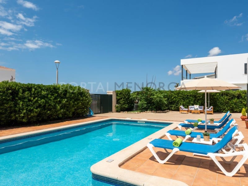 Chalet de 4 habitaciones en Cala Blanca en venta con piscina - 1.260.000 € (Ref: 9639362)