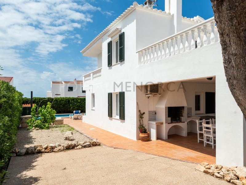 Chalet de 4 habitaciones en Cala Blanca en venta con piscina - 1.260.000 € (Ref: 9639362)