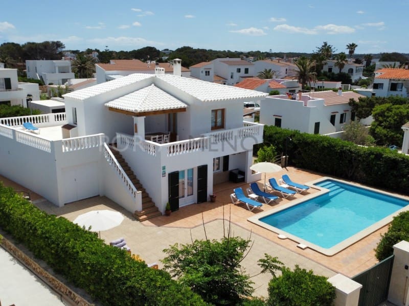 Chalet de 4 habitaciones en Cala Blanca en venta con piscina - 1.260.000 € (Ref: 9639362)