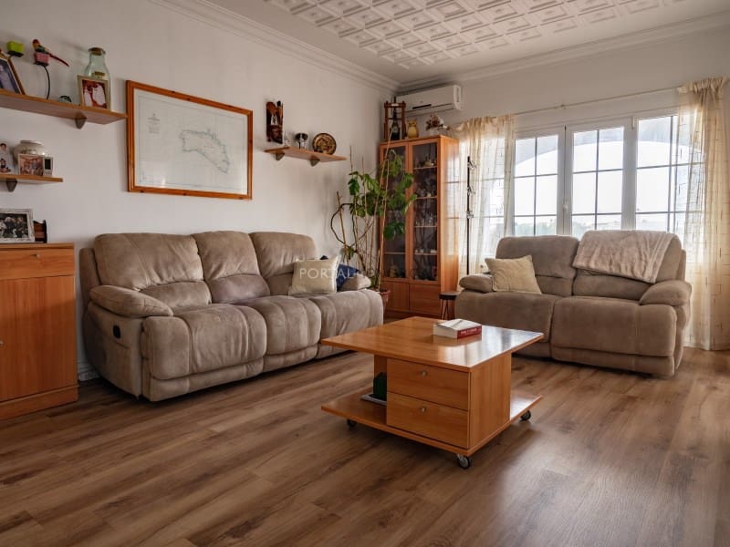 5 slaapkamer Villa te koop in Es Castell met zwembad garage - € 745.000 (Ref: 9639407)