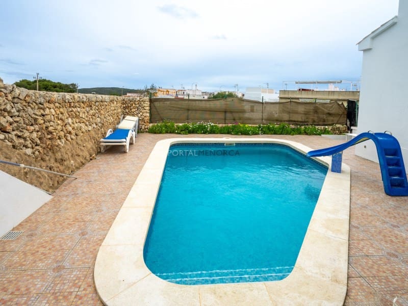 5 slaapkamer Villa te koop in Es Castell met zwembad garage - € 745.000 (Ref: 9639407)