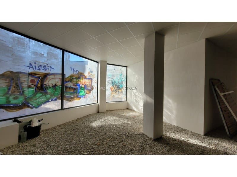 Commercial for sale in Mahon / Mao - € 275,000 (Ref: 9639413)