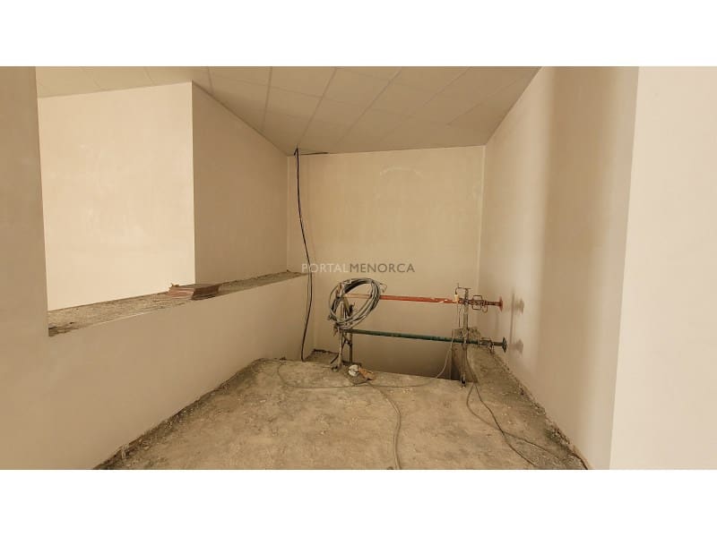 Commercial for sale in Mahon / Mao - € 275,000 (Ref: 9639413)