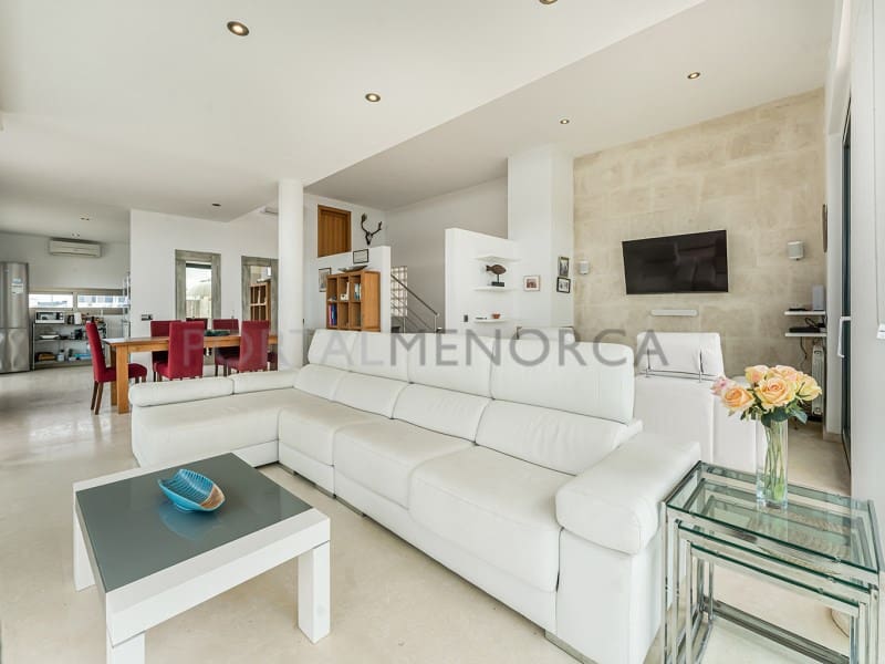 3 bedroom Villa for sale in Cala Llonga with pool garage - € 1,275,000 (Ref: 9701520)