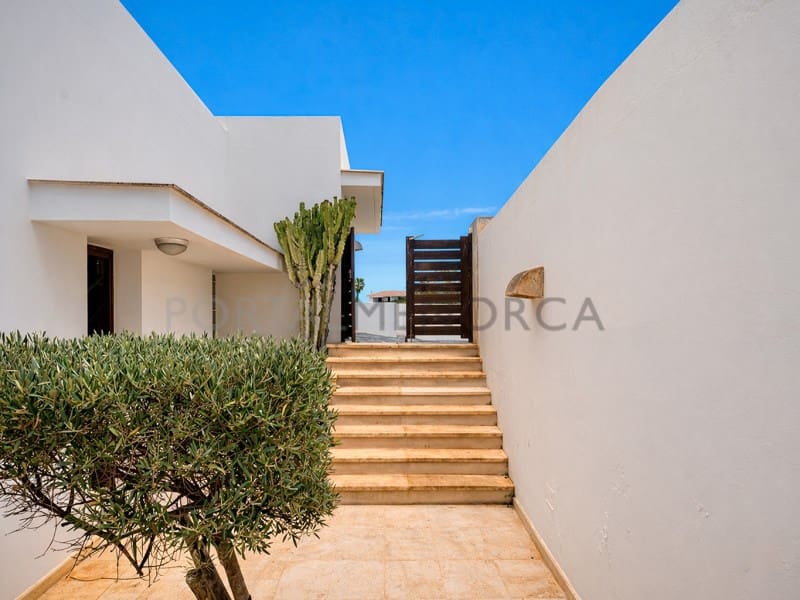 3 bedroom Villa for sale in Cala Llonga with pool garage - € 1,275,000 (Ref: 9701520)