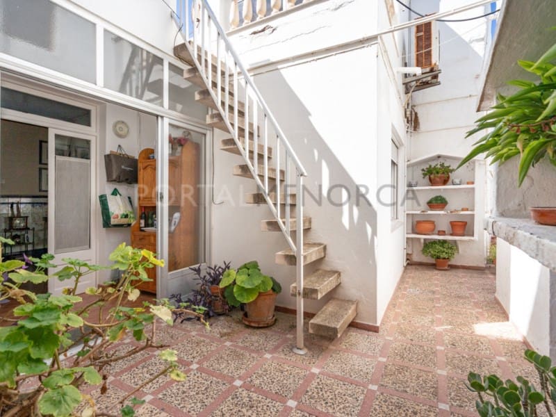 4 bedroom Townhouse for sale in Ciutadella de Menorca - € 685,000 (Ref: 9743157)