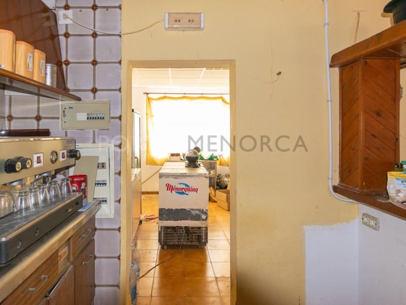 Kaupallinen myytävänä paikassa Arenal d'en Castell - 475 000 € (Ref: 9755569)