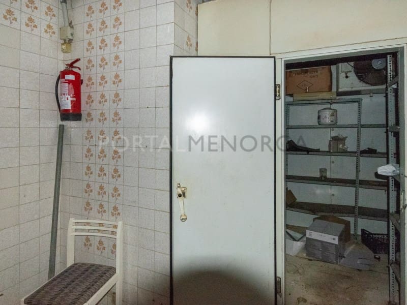 Kaupallinen myytävänä paikassa Arenal d'en Castell - 475 000 € (Ref: 9755569)