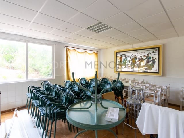 Kaupallinen myytävänä paikassa Arenal d'en Castell, Es Mercadal - 475 000 € (Ref: 9755569)