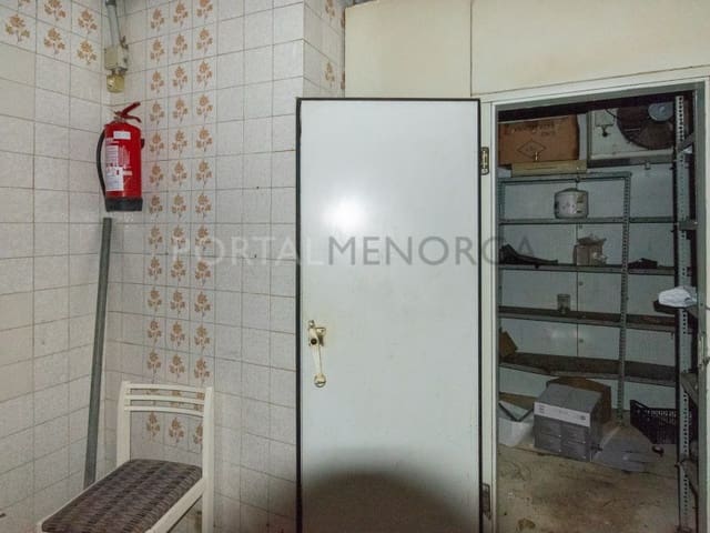 Kaupallinen myytävänä paikassa Arenal d'en Castell, Es Mercadal - 475 000 € (Ref: 9755569)