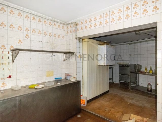 Kaupallinen myytävänä paikassa Arenal d'en Castell, Es Mercadal - 475 000 € (Ref: 9755569)