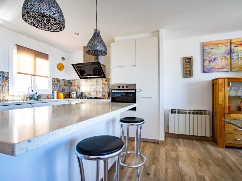 2 bedroom Flat for sale in Es Castell - € 352,000 (Ref: 9788316)