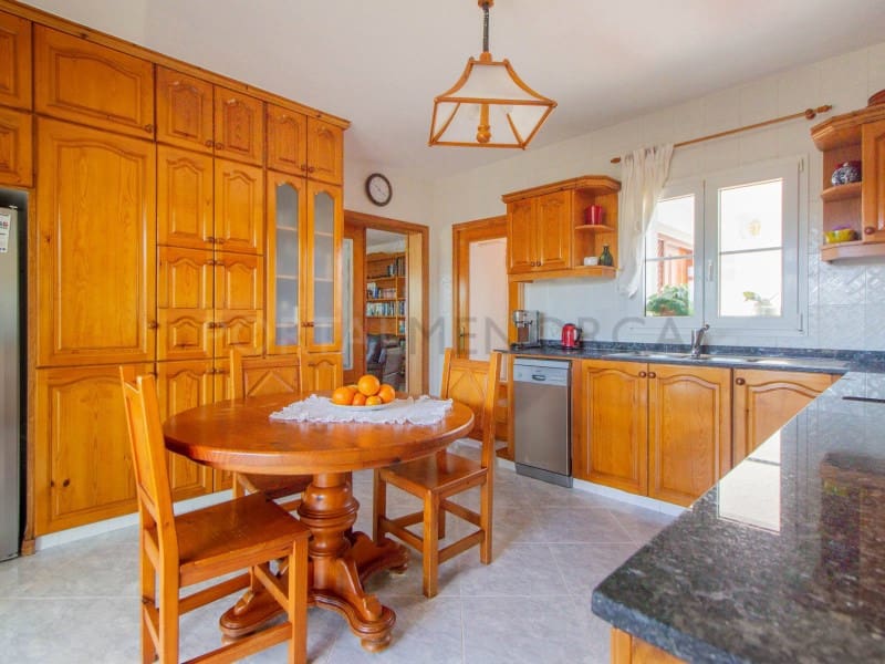 3 makuuhuone Huvila myytävänä paikassa Binidali mukana uima-altaan 
autotalli - 1 150 000 € (Ref: 9806390)