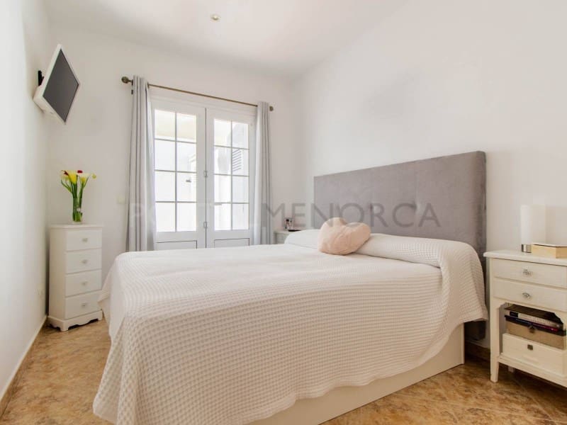 Piso de 2 habitaciones en Es Castell en venta - 299.500 € (Ref: 9806391)