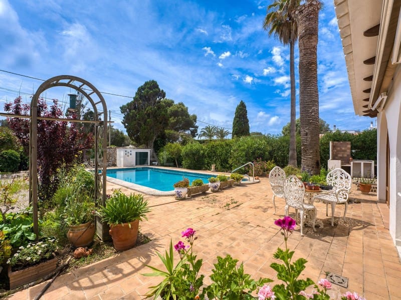 2 bedroom Villa for sale in Trebaluger with pool garage - € 699,000 (Ref: 9839358)