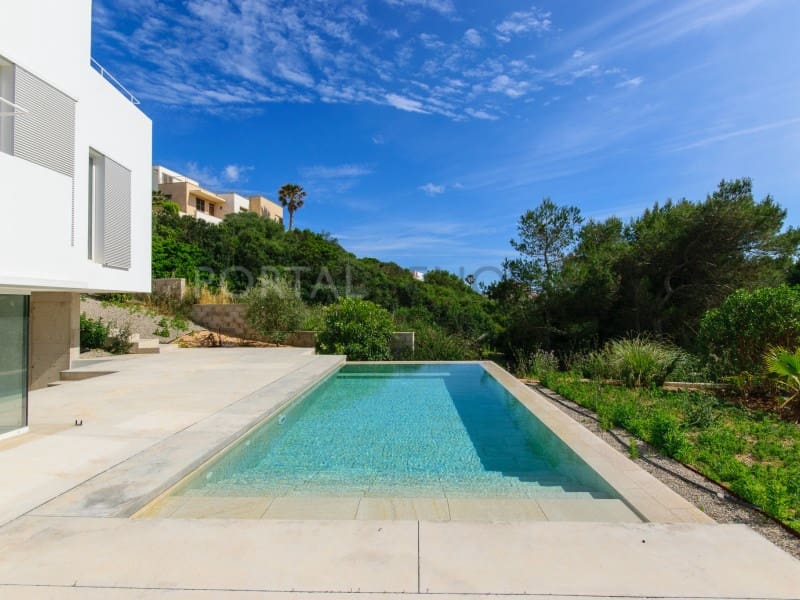 4 slaapkamer Villa te koop in Cala Llonga met zwembad - € 1.248.000 (Ref: 9859885)