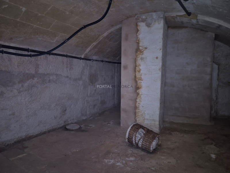 Garage for sale in Mahon / Mao - € 145,000 (Ref: 9859887)