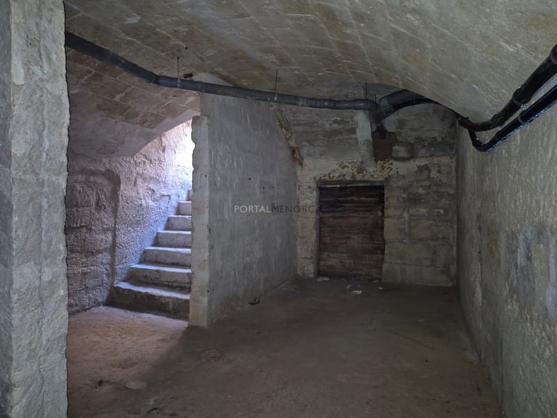 Garage for sale in Mahon / Mao - € 145,000 (Ref: 9859887)