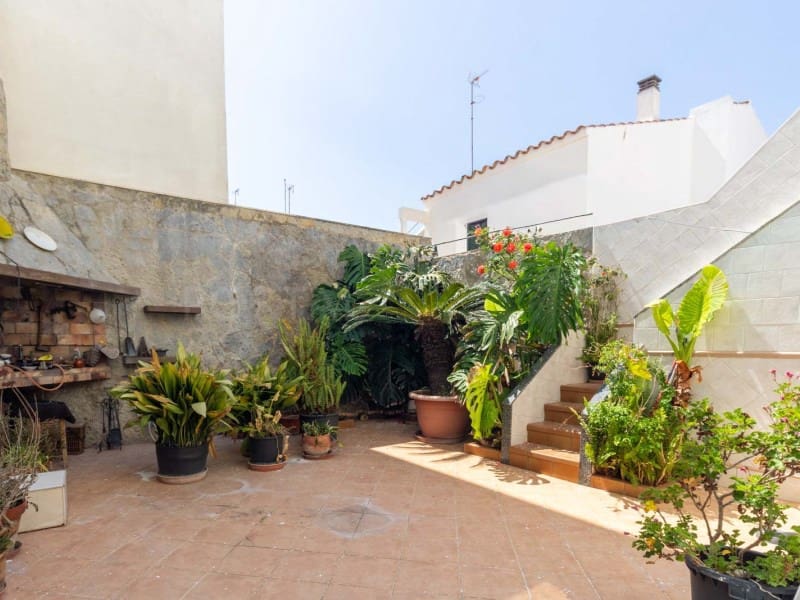 2 bedroom Townhouse for sale in Es Castell - € 399,000 (Ref: 9880791)