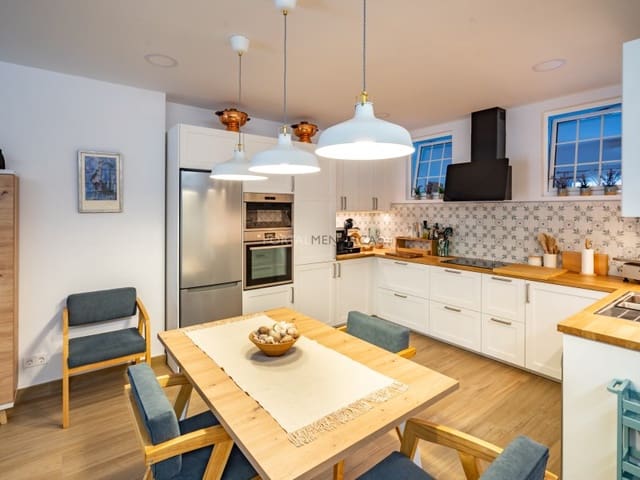 2 bedroom Flat for sale in Mahón / Maó - € 290,000 (Ref: 9890076)
