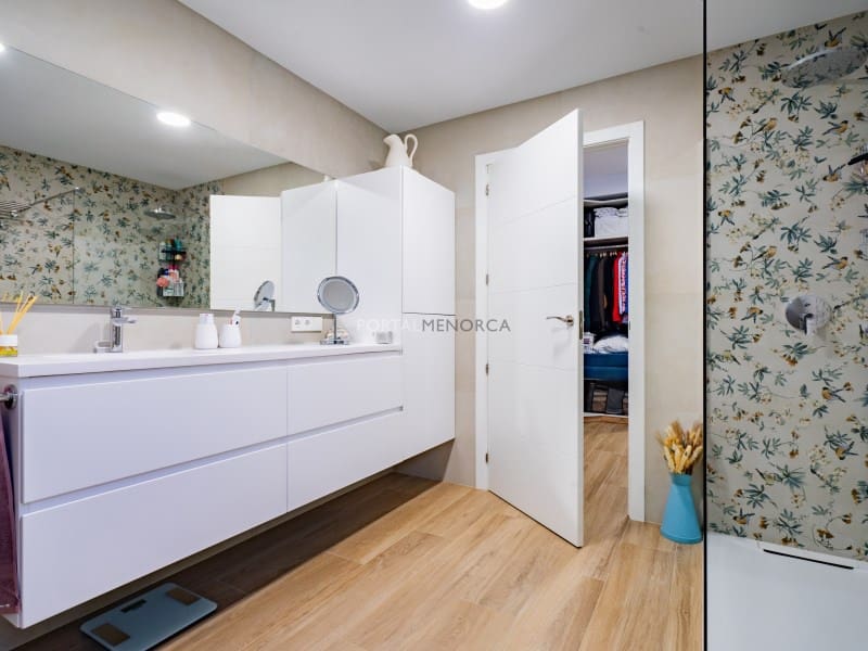 2 bedroom Flat for sale in Mahon / Mao - € 290,000 (Ref: 9890076)