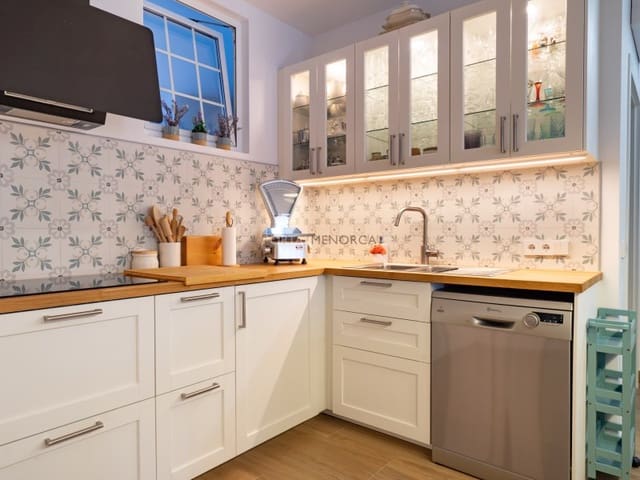 2 bedroom Flat for sale in Mahón / Maó - € 290,000 (Ref: 9890076)