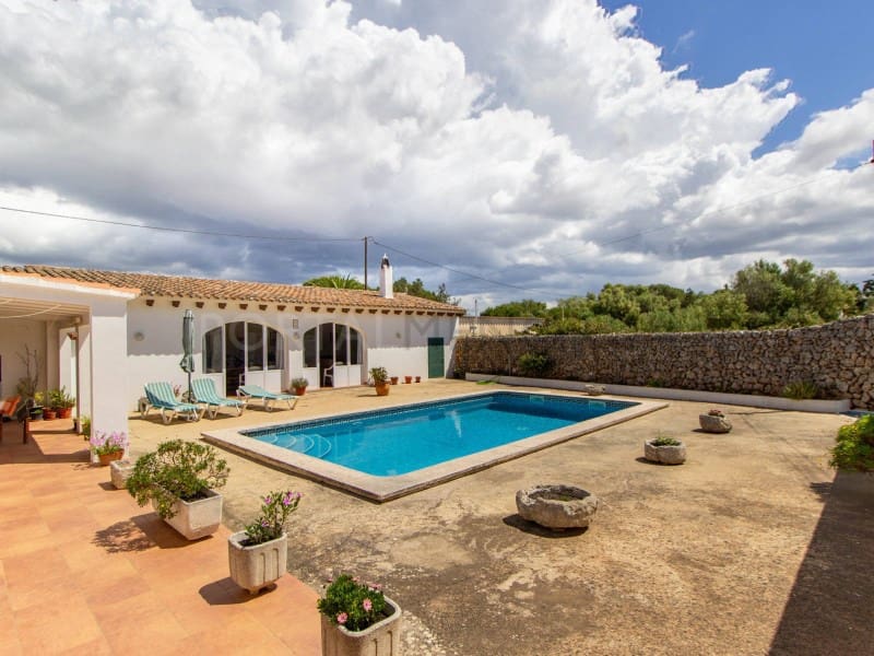 6 chambre Finca/Maison de Campagne à vendre à San Luis / Sant Lluis avec piscine garage - 950 000 € (Ref: 9890078)