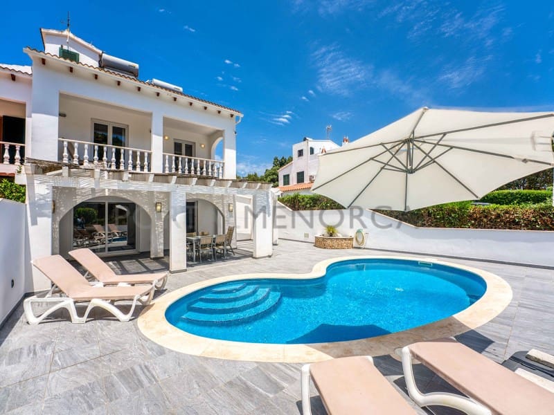 6 Zimmer Villa zu verkaufen in Cala Galdana mit Pool - 895.000 € (Ref: 9912826)
